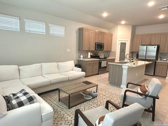 7911 Winterfell, San Antonio, TX 78249