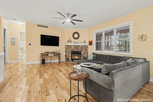 6288 Hawthorne Court, Saugatuck Twp, MI 49453