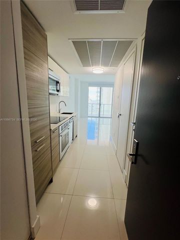 1300 Brickell Bay Dr 1606, Miami, FL 33131