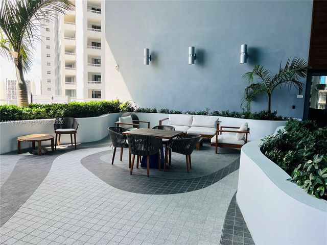 1300 Brickell Bay Dr 1606, Miami, FL 33131