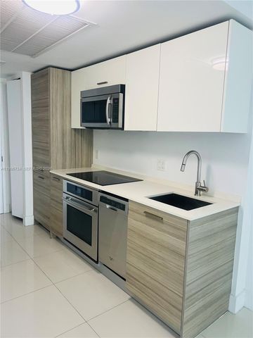 1300 Brickell Bay Dr 1606, Miami, FL 33131