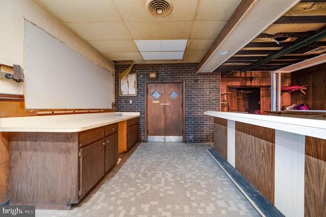 33 W MAIN ST, Girardville, PA 17935