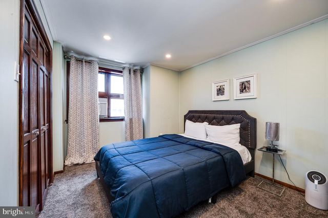 33 W MAIN ST, Girardville, PA 17935