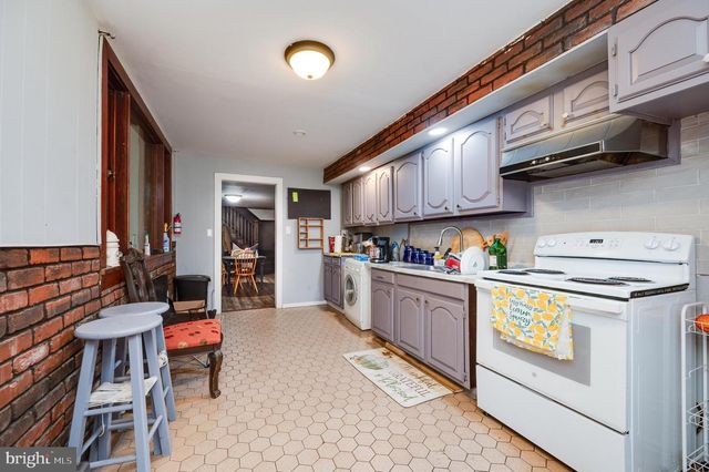 33 W MAIN ST, Girardville, PA 17935