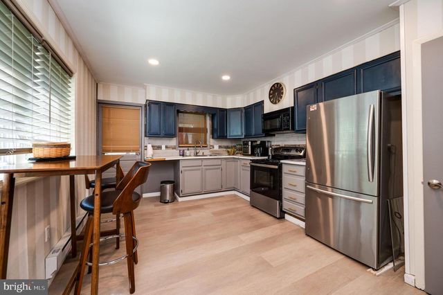 33 W MAIN ST, Girardville, PA 17935
