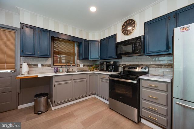 33 W MAIN ST, Girardville, PA 17935