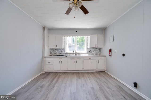 33 W MAIN ST, Girardville, PA 17935