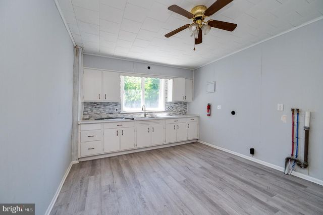33 W MAIN ST, Girardville, PA 17935