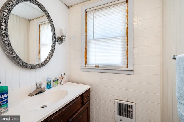 33 W MAIN ST, Girardville, PA 17935