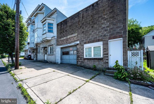 33 W MAIN ST, Girardville, PA 17935