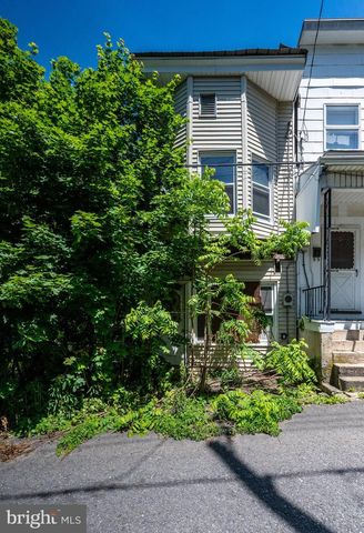 33 W MAIN ST, Girardville, PA 17935