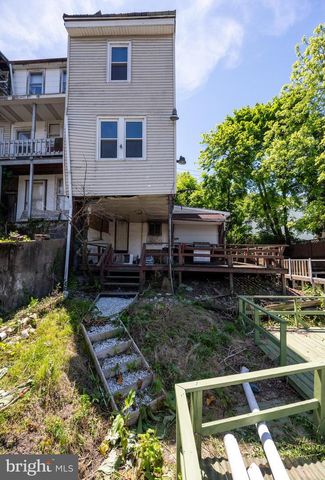 33 W MAIN ST, Girardville, PA 17935