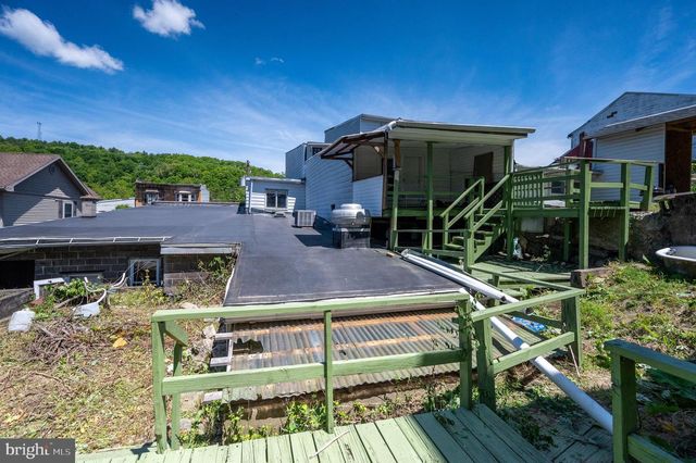 33 W MAIN ST, Girardville, PA 17935
