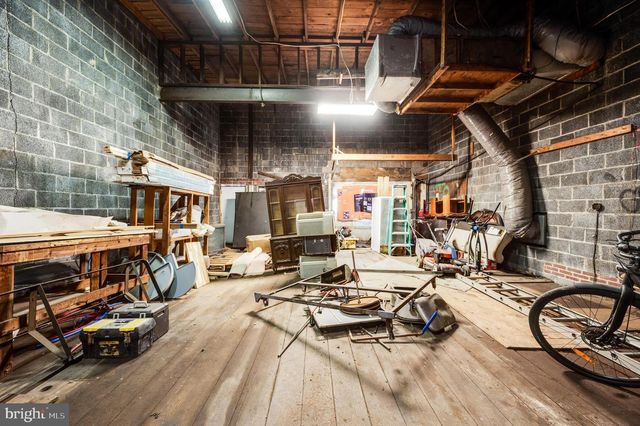 33 W MAIN ST, Girardville, PA 17935