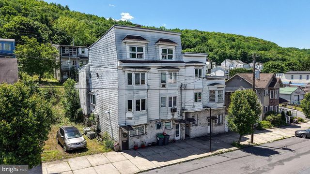 33 W MAIN ST, Girardville, PA 17935