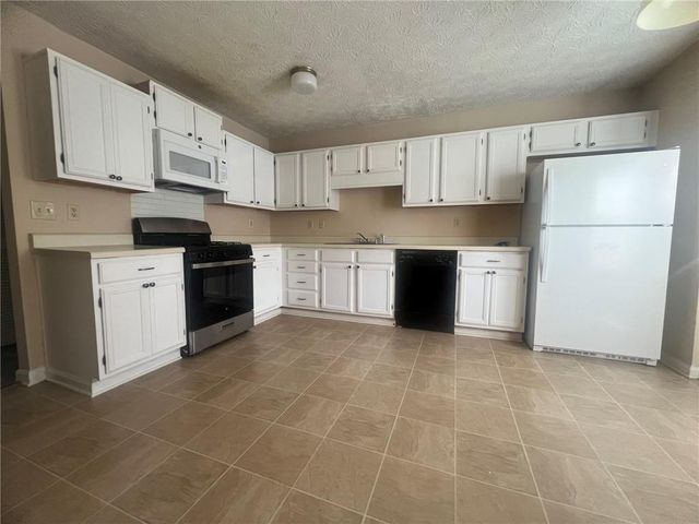 1033 Plantation Way NW, Kennesaw, GA 30144