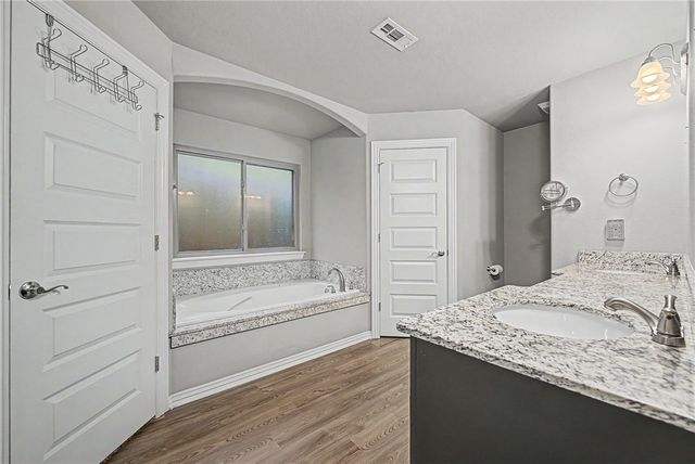 950 Bob Glen Circle, Centerton, AR 72719