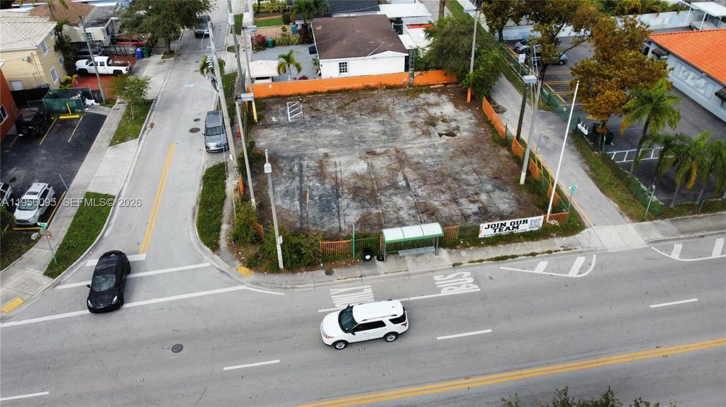 705 NW 18th Pl, Miami, FL 33125