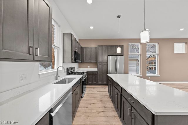 4711 Bridge Avenue, Cleveland, OH 44102