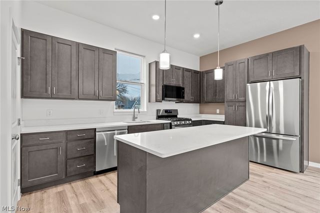 4711 Bridge Avenue, Cleveland, OH 44102