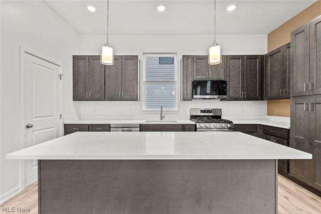 4711 Bridge Avenue, Cleveland, OH 44102