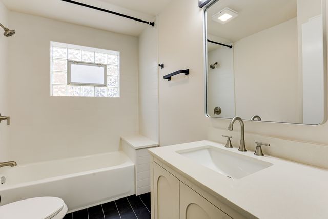 5420 N Central Avenue 2, Chicago, IL 60630