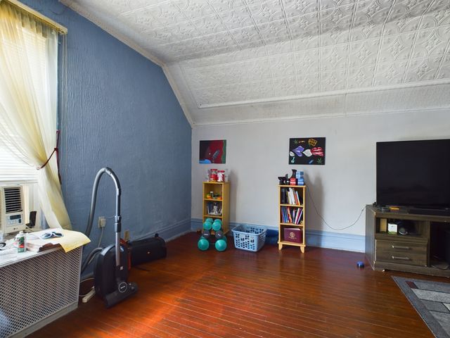9231 S Woodlawn Avenue, Chicago, IL 60619