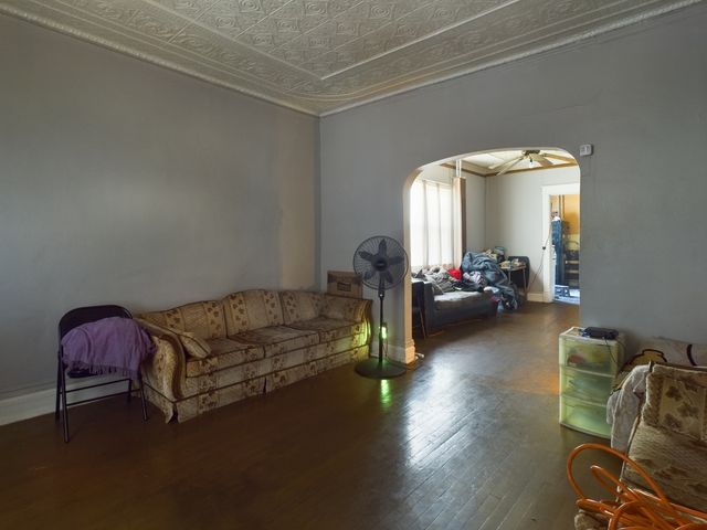 9231 S Woodlawn Avenue, Chicago, IL 60619