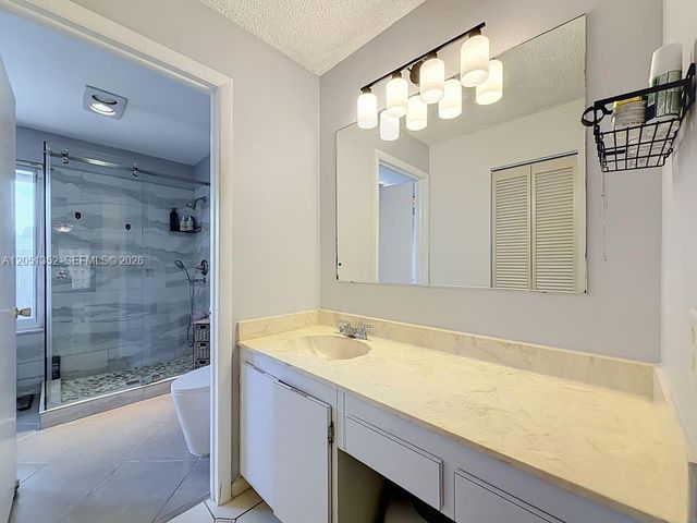 4201 NW 73rd Ave, Lauderhill, FL 33319