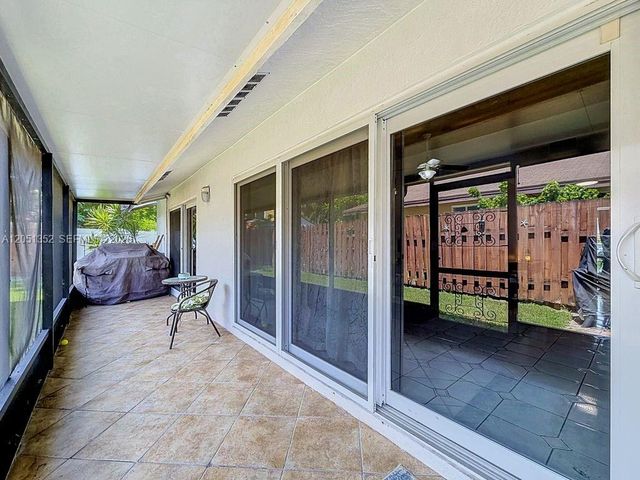 4201 NW 73rd Ave, Lauderhill, FL 33319