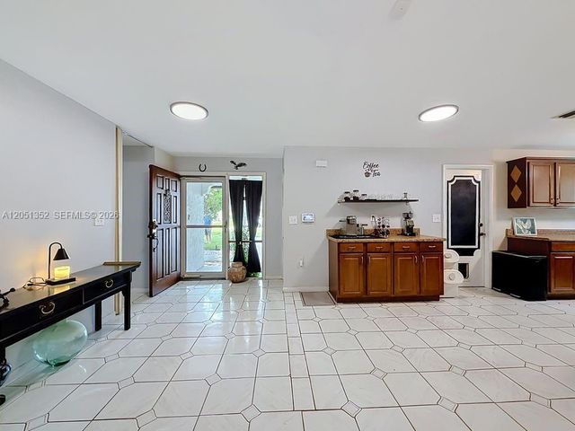 4201 NW 73rd Ave, Lauderhill, FL 33319