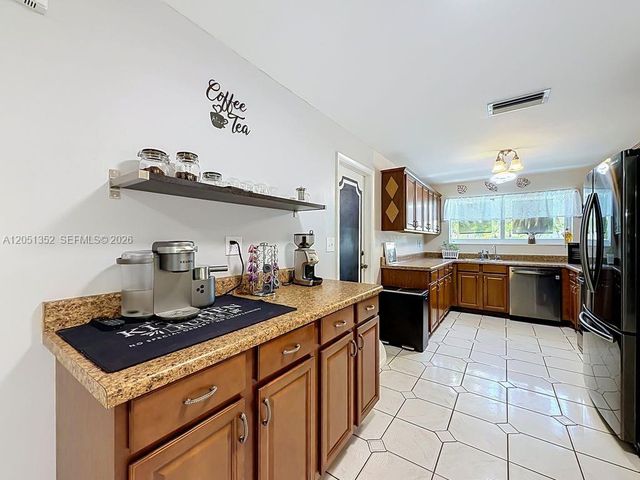 4201 NW 73rd Ave, Lauderhill, FL 33319