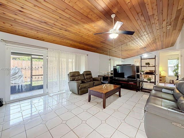 4201 NW 73rd Ave, Lauderhill, FL 33319