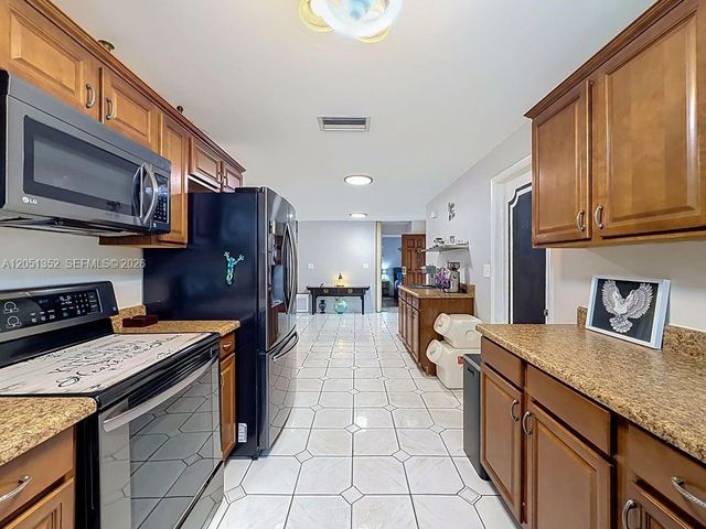4201 NW 73rd Ave, Lauderhill, FL 33319