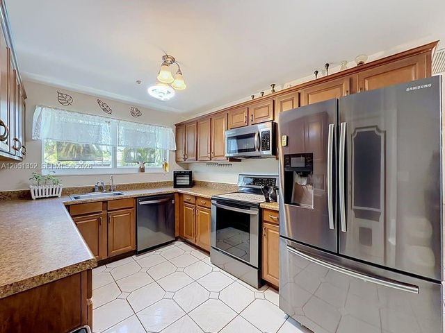 4201 NW 73rd Ave, Lauderhill, FL 33319