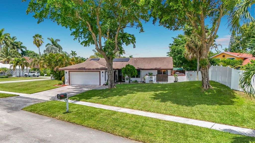 4201 NW 73rd Ave, Lauderhill, FL 33319