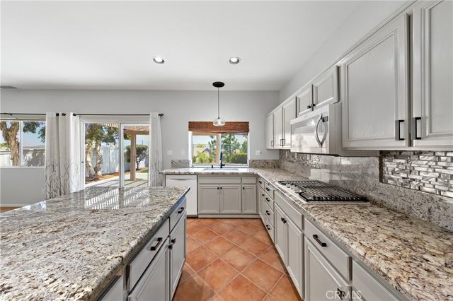 14 Del Brienza, Lake Elsinore, CA 92532