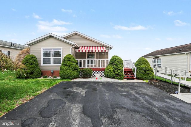 121 ORIOLE DRIVE, Carlisle, PA 17013