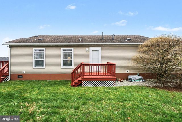 121 ORIOLE DRIVE, Carlisle, PA 17013