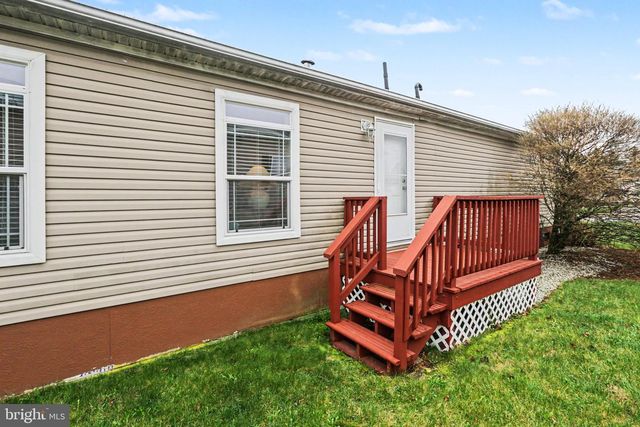121 ORIOLE DRIVE, Carlisle, PA 17013