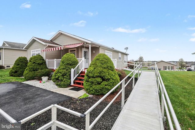 121 ORIOLE DRIVE, Carlisle, PA 17013