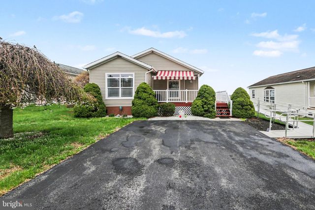121 ORIOLE DRIVE, Carlisle, PA 17013