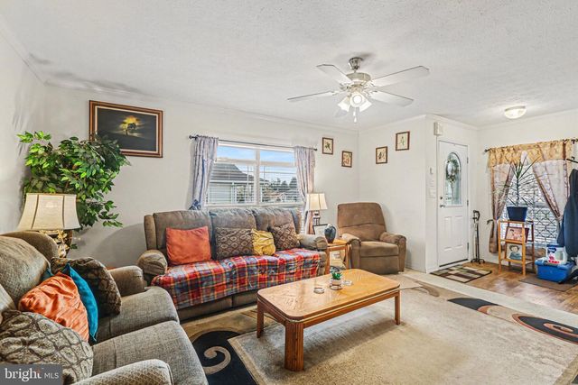 121 ORIOLE DRIVE, Carlisle, PA 17013
