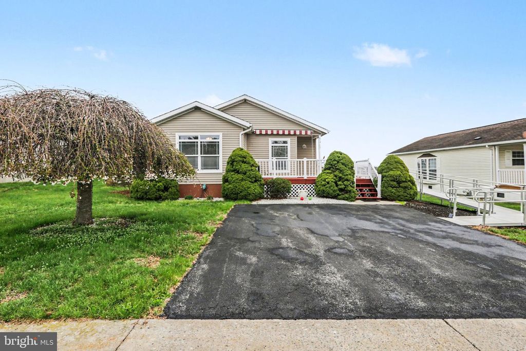 121 ORIOLE DRIVE, Carlisle, PA 17013