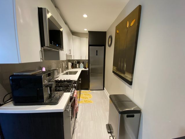 541 W OAKDALE Avenue 521, Chicago, IL 60657