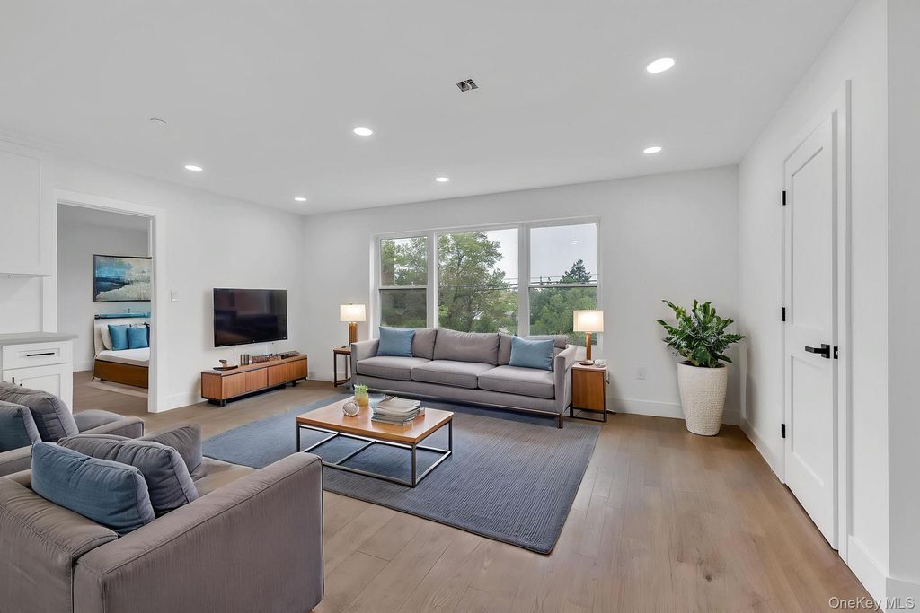 74 Broadway 2C, Freeport, NY 11520