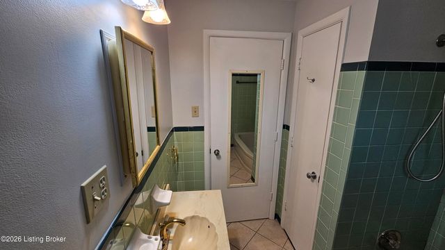 3131 Marlin Rd, Louisville, KY 40220