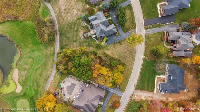 1933 Shane Ct, Oxford, MI 48370