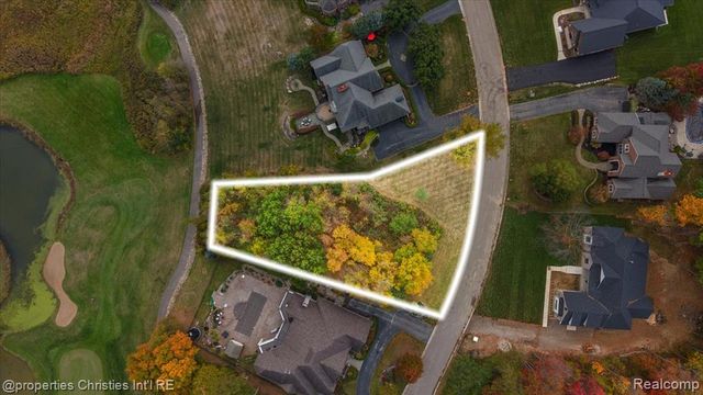 1933 Shane Ct, Oxford, MI 48370