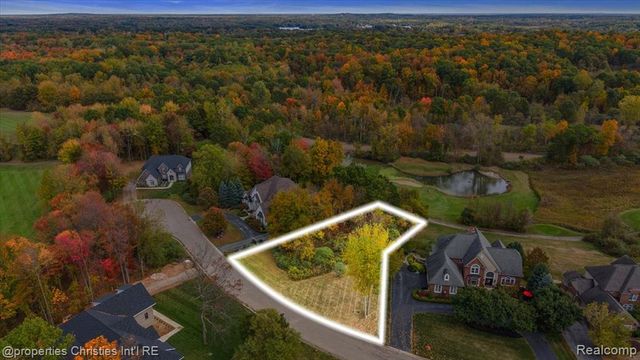 1933 Shane Ct, Oxford, MI 48370